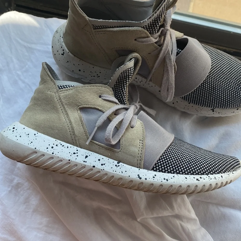 ADIDAS TUBULAR - Picture 3 of 5